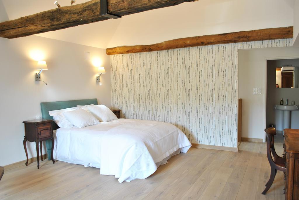 Bed and Breakfast Le Manoir De La Vieille Douve Bourg-d'Ire Zimmer foto