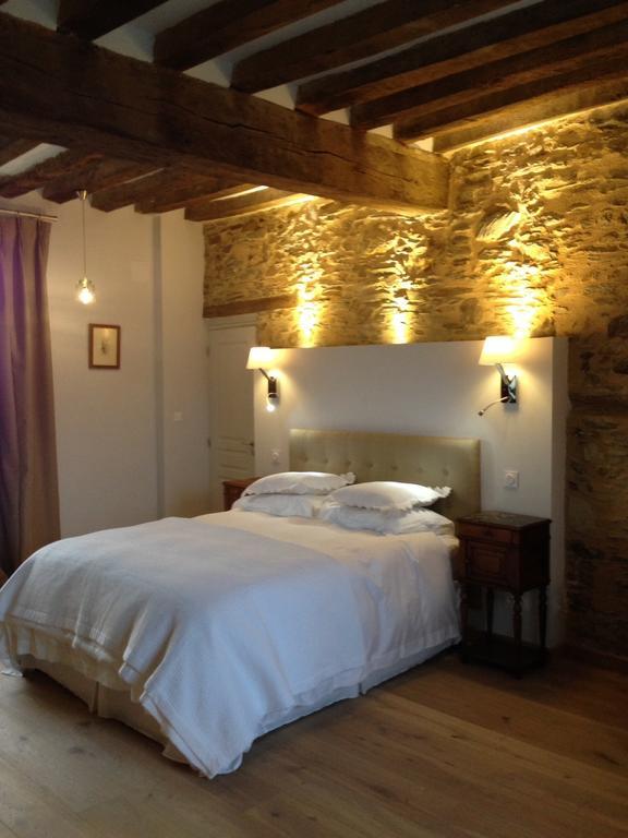Bed and Breakfast Le Manoir De La Vieille Douve Bourg-d'Ire Zimmer foto