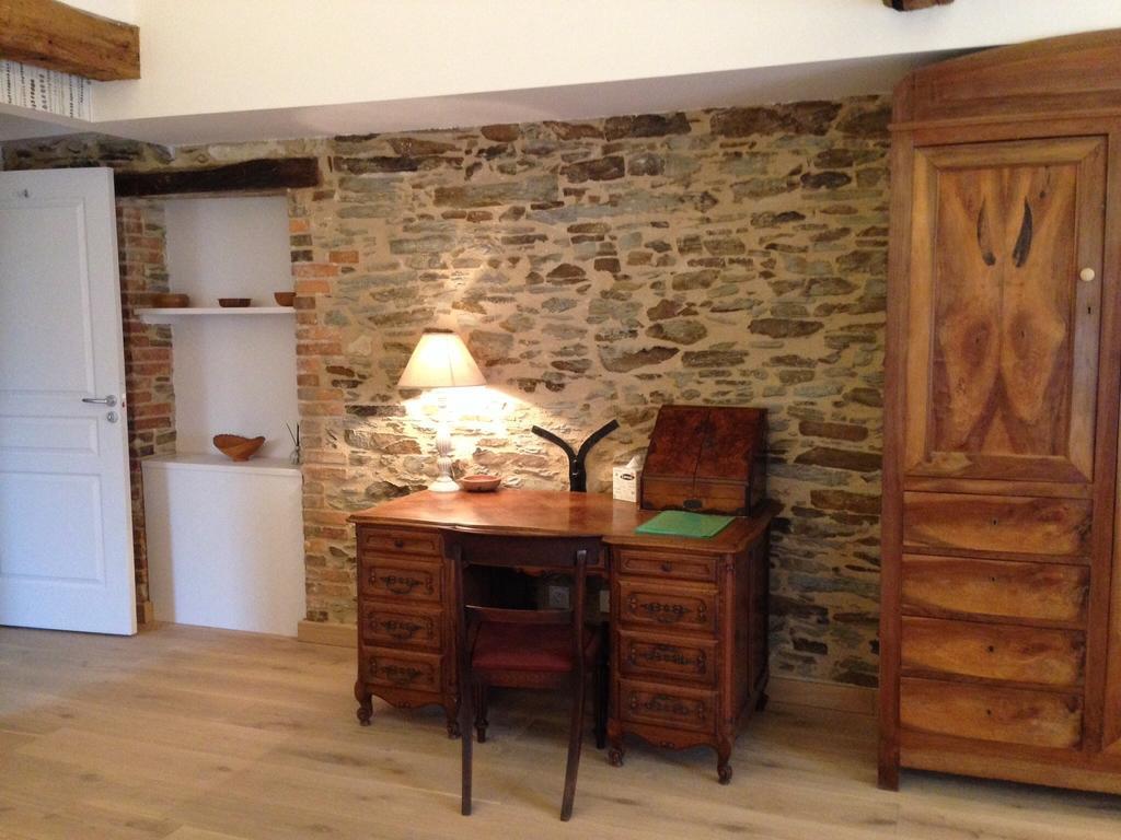 Bed and Breakfast Le Manoir De La Vieille Douve Bourg-d'Ire Zimmer foto