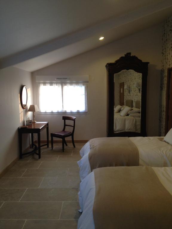 Bed and Breakfast Le Manoir De La Vieille Douve Bourg-d'Ire Zimmer foto