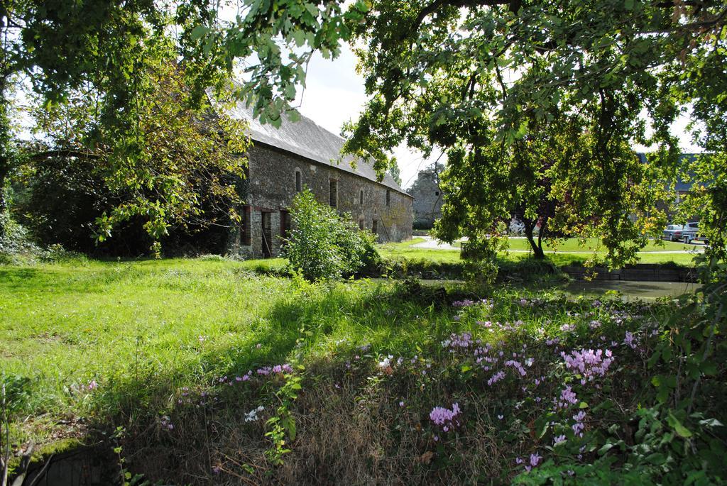 Bed and Breakfast Le Manoir De La Vieille Douve Bourg-d'Ire Exterior foto
