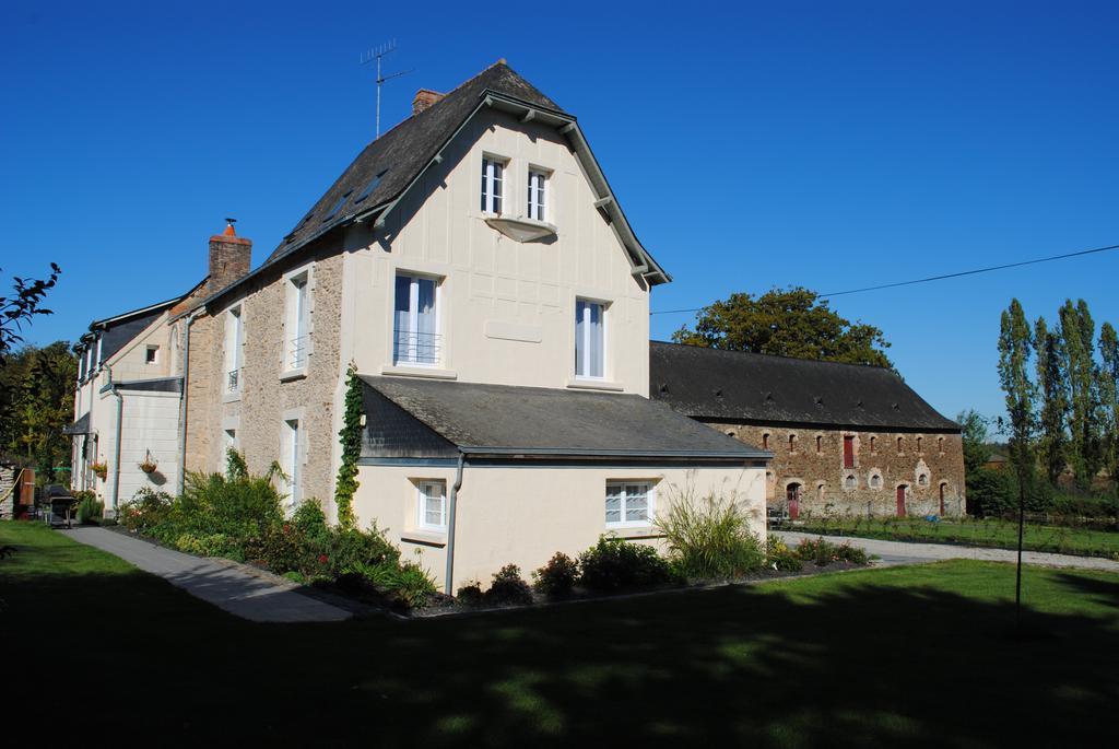 Bed and Breakfast Le Manoir De La Vieille Douve Bourg-d'Ire Exterior foto